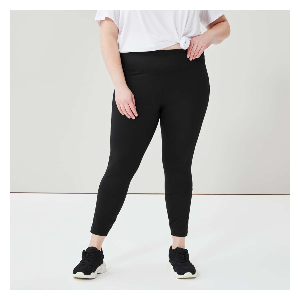4D Stretch 'hot pant' short leggings, Sports leggings and trousers for  women
