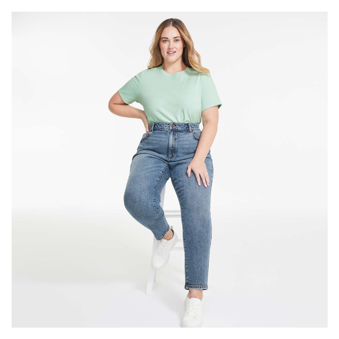 Size 7 Skinny jeans for women, Stretch, distressed, Regular size Denim SL  CH277