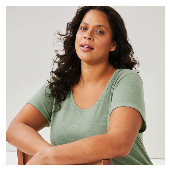 Women+ Scoop Neck T-Shirt - Light Green