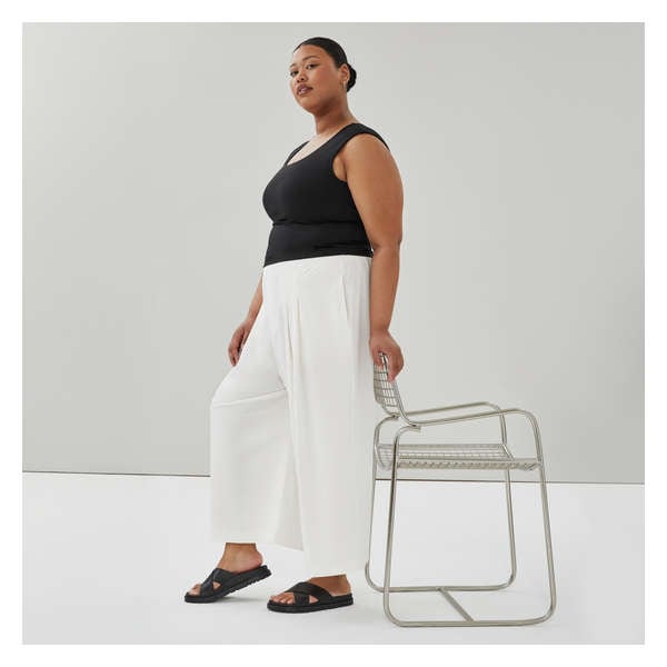 Women+ On-the-Go Crop Pant - Off White