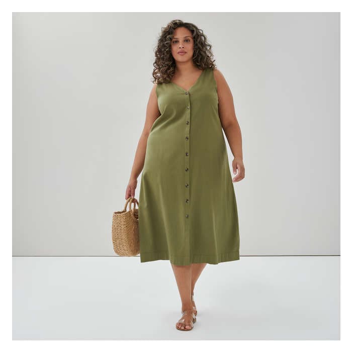 Aux Femmes Robe cami boutonnée Femmes+ - Olive