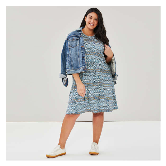 Aux Femmes Robe trapèze sans manches en tricot Femmes+ - Crème