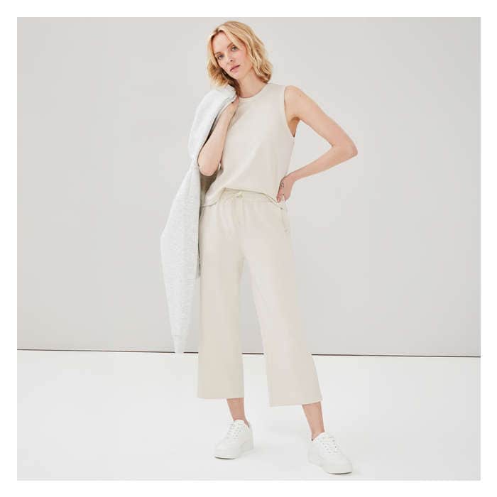 Aux Femmes Pantalon sport court sablé