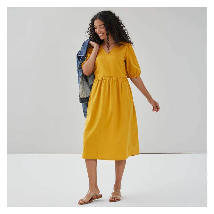 Aux Femmes Robe midi en coton à col en V - Or