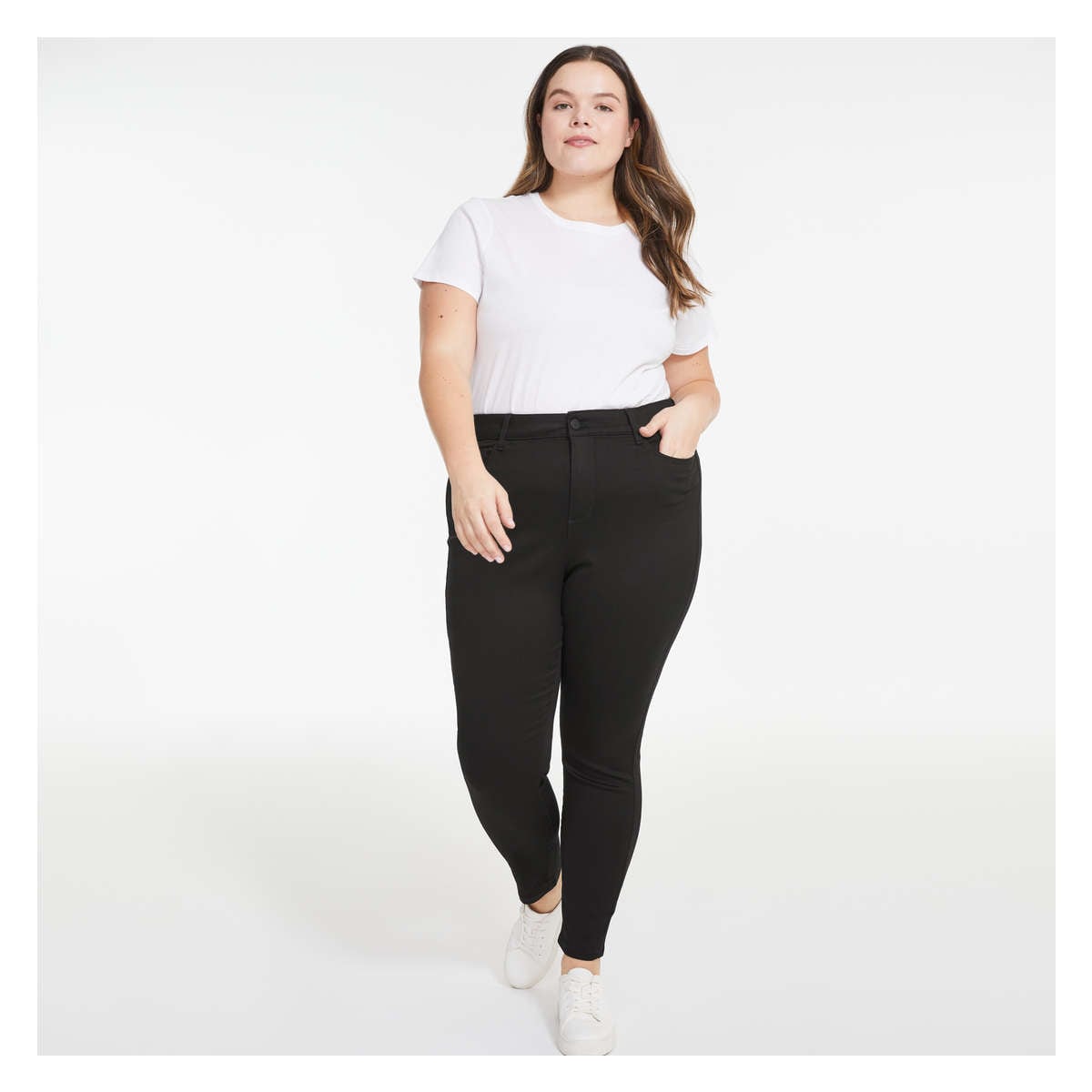 Skinny Leg Pocket Jeggings Black (827BLK)A perfect pair of pants for  comfort and style! These new skinny fit jeggings feature 2 rear pocket and  2 front pockets. Made from a cotton spandex
