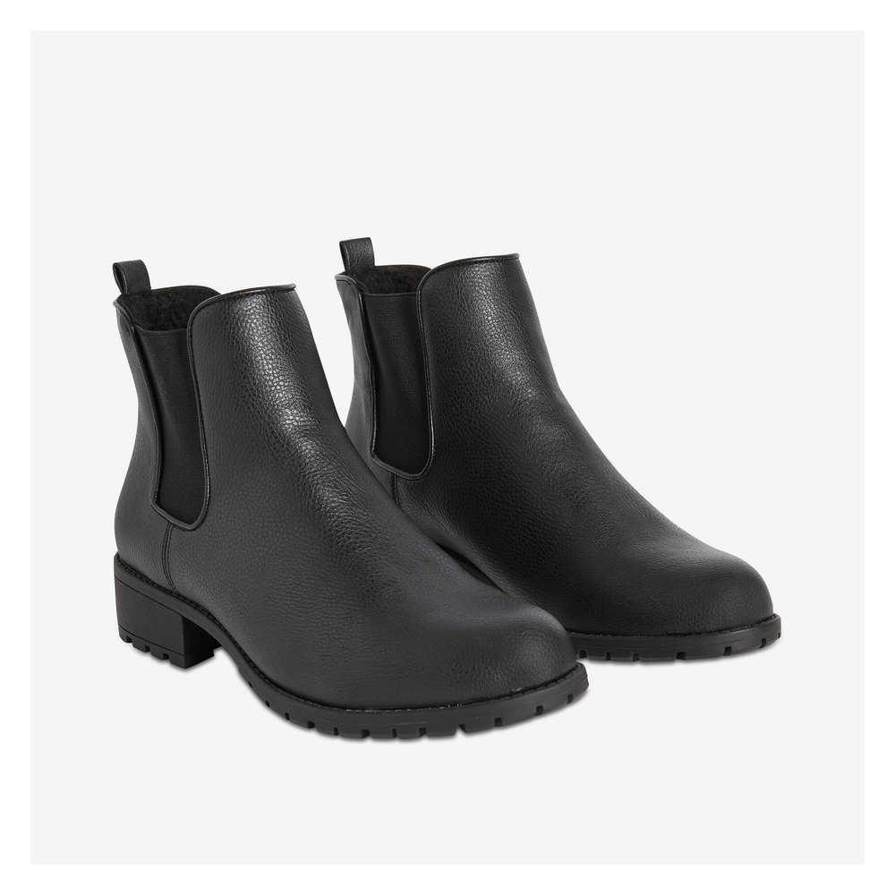 round toe chelsea boots