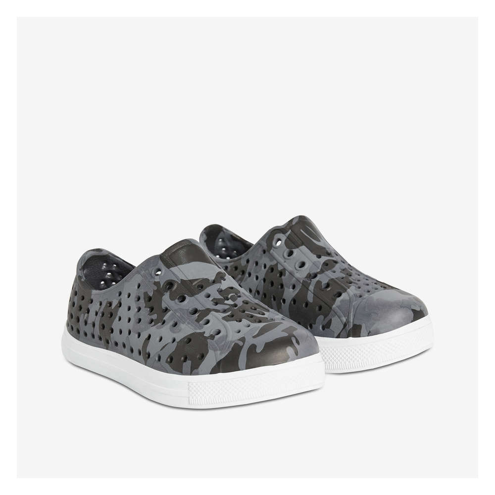 camo water shoes