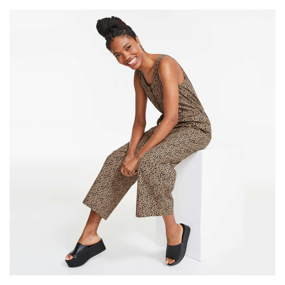 Printed Linen-Blend Jumpsuit in Light 