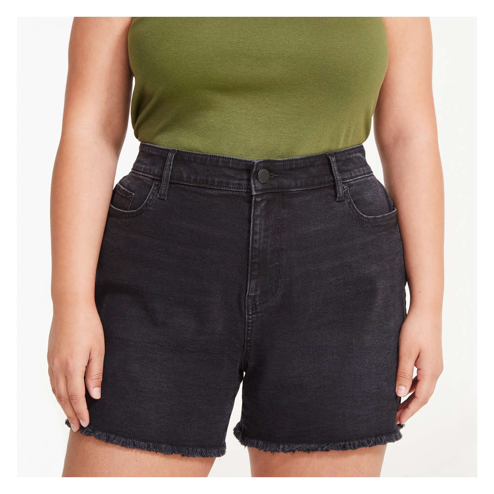Women+ Black Frayed Hem Short in Black 