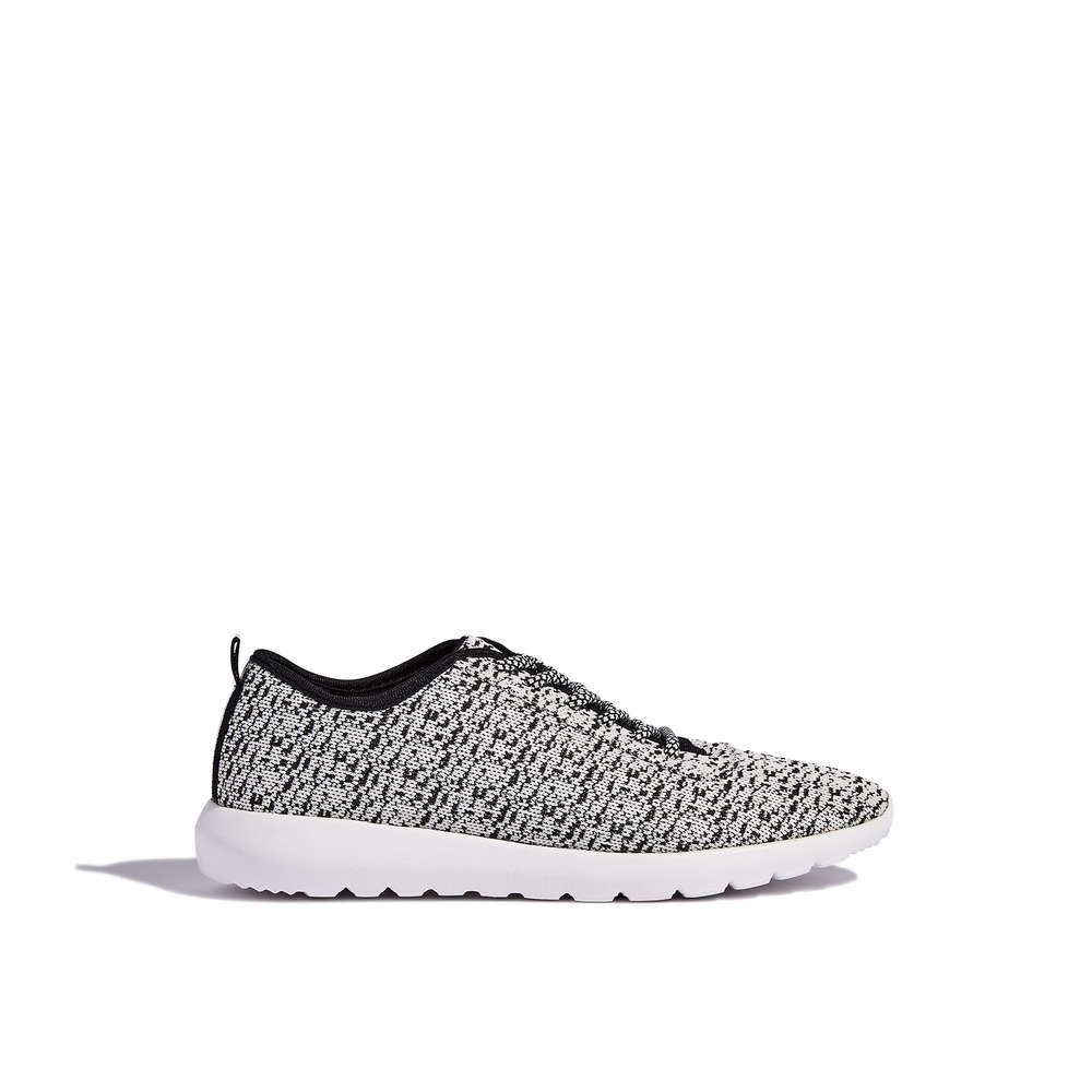 white knit runner